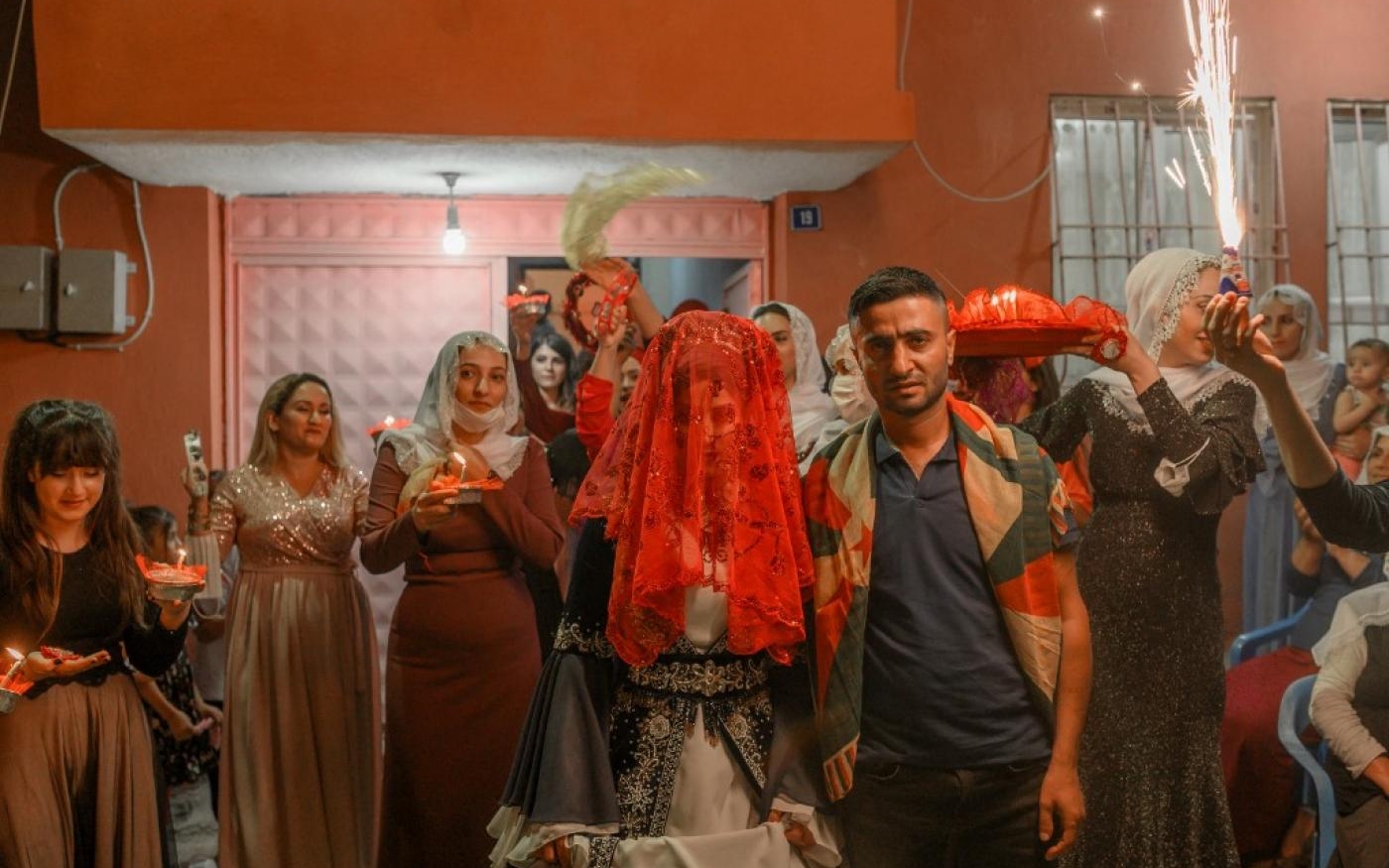 Un couple turc se marie dans la ville historique de Hasankeyf, dans le sud-est de la Turquie (AFP)