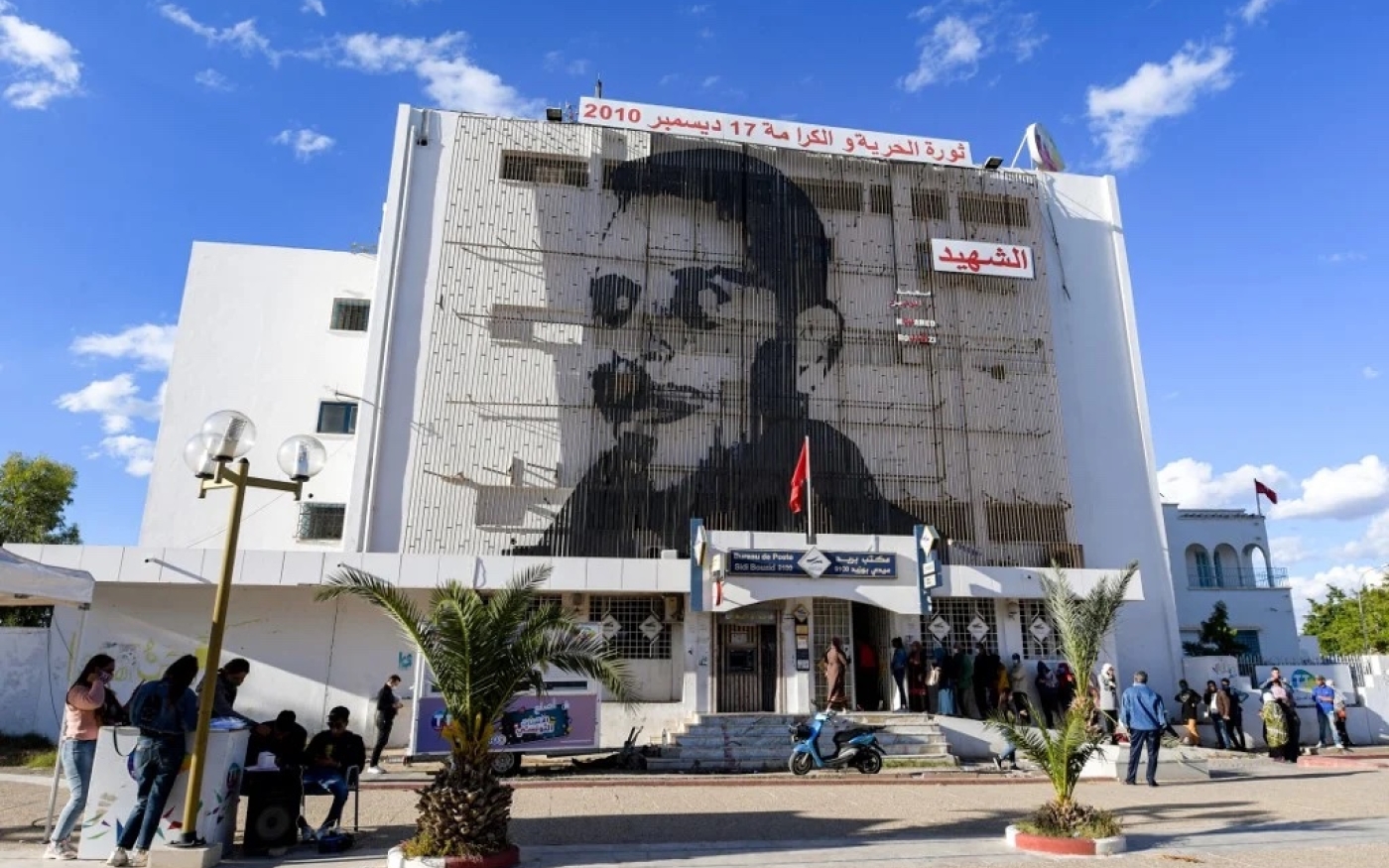 Portrait de Mohamed Bouazizi à Sidi Bouzid (Tunisie), le 27 octobre (AFP)