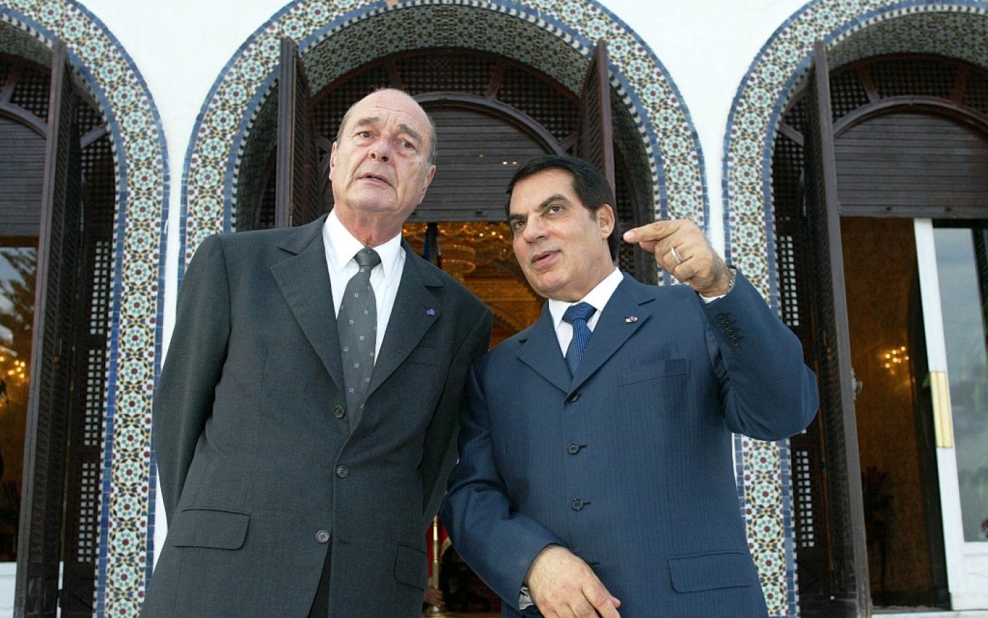Jacques Chirac et Zine el-Abidine Ben Ali, au palais de Carthage, à Tunis, le 4 décembre 2003 (AFP/Michel Euler)