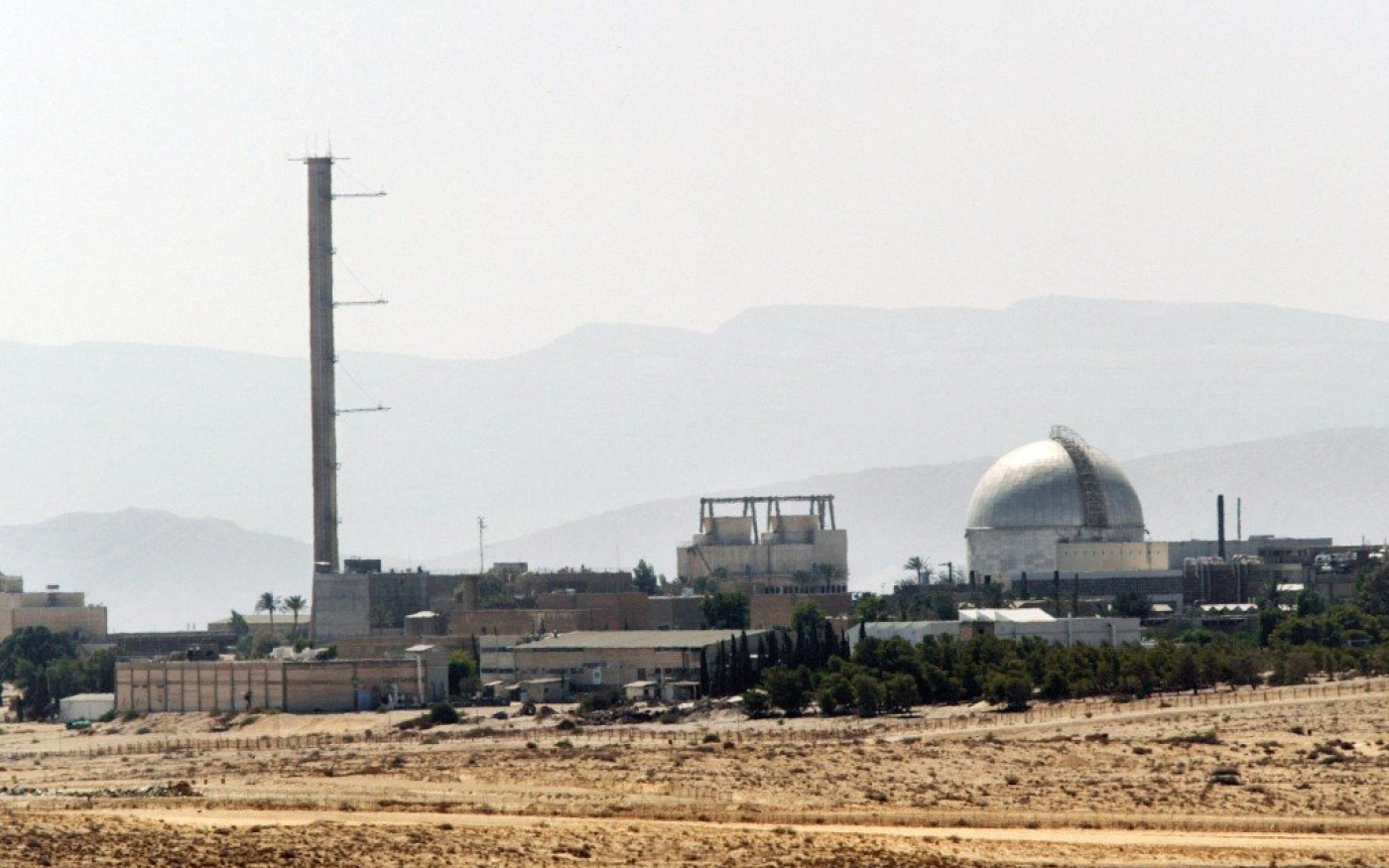 Le site nucléaire de Dimona, dans le sud d’Israël, photographié en 2002 (AFP)