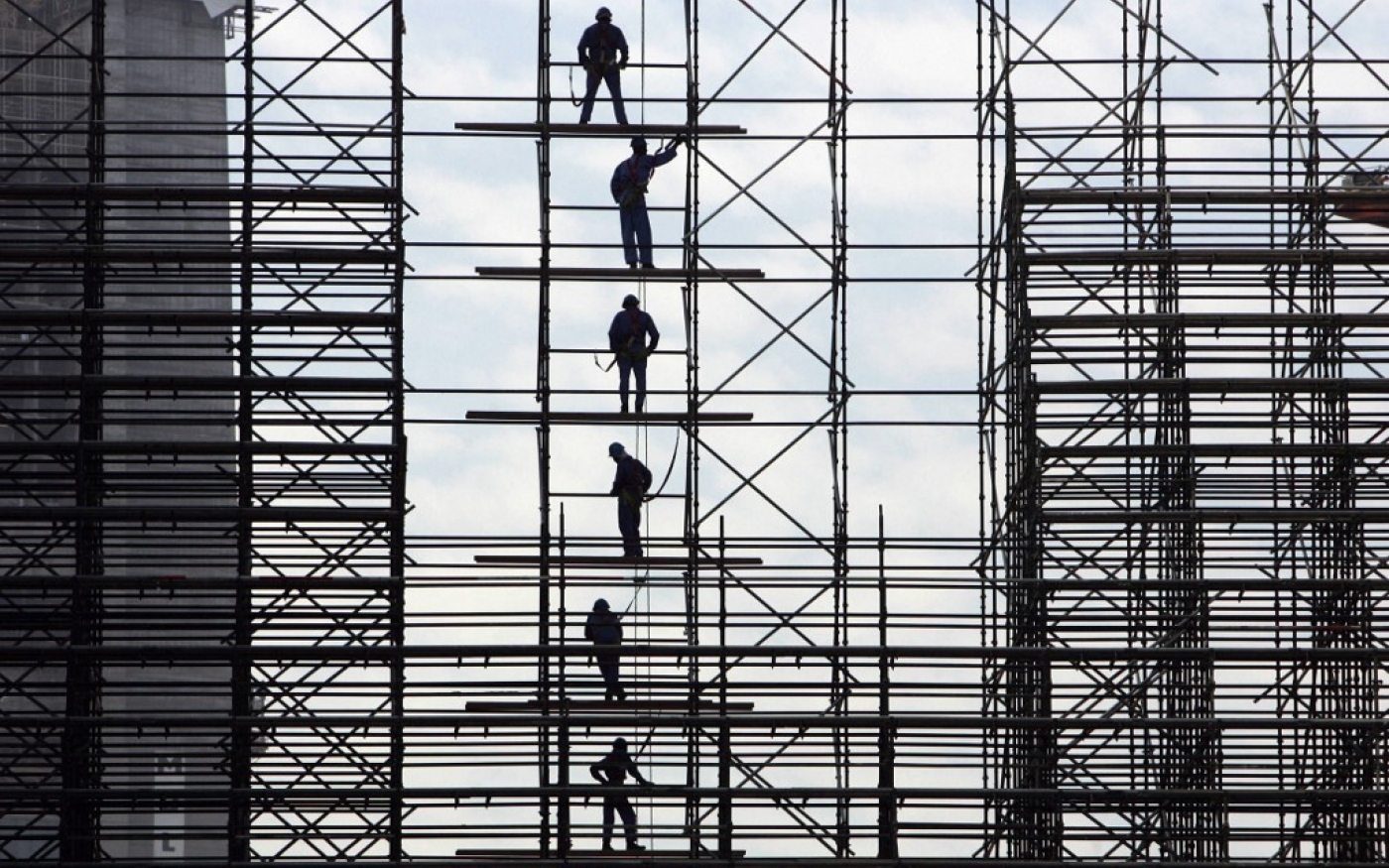 Des ouvriers sur un chantier à Dubaï en 2007 (AFP)