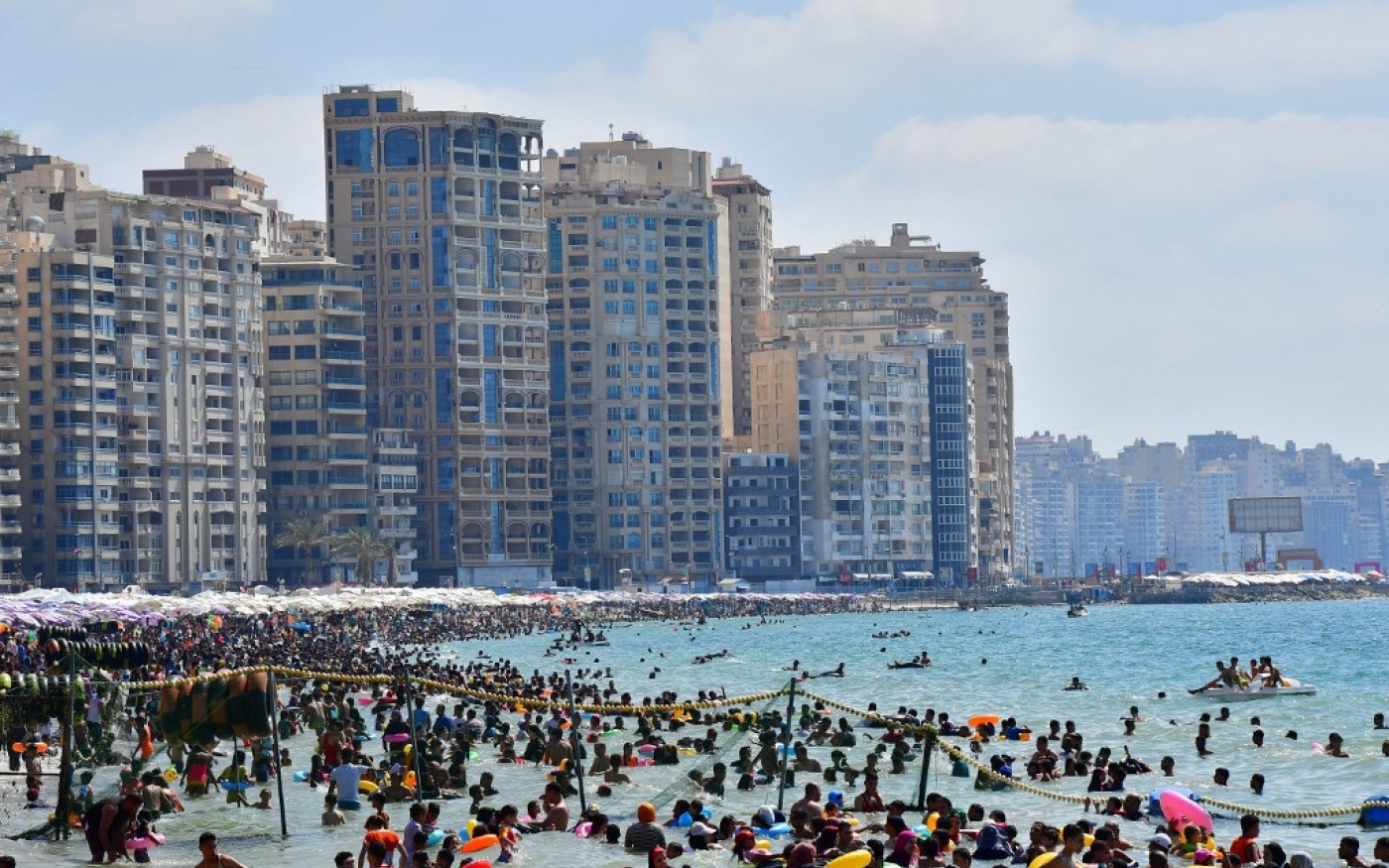 À Alexandrie, les bancs de sable sont aussi denses que les rues commerçantes du centre-ville (AFP/Giuseppe Cacace)