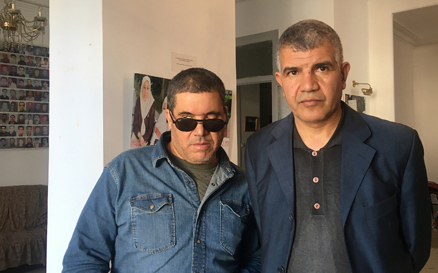 Mustapha Ghezal et Ahmed Etaani, deux ex-membres de l'Armée islamique du salut, réclamant la libération de "détenus de la tragédie nationale" des années 90 (Daikha Dridi)