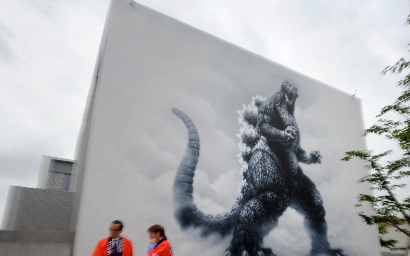 Fresque géante représentant Godzilla, en juin 2014 à Tokyo (AFP)