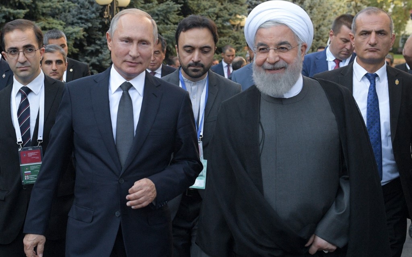 Hassan Rohani s’entretient avec le président russe Vladimir Poutine lors d’une réunion du Conseil économique eurasiatique suprême à Erevan, le 1er octobre 2019 (AFP)