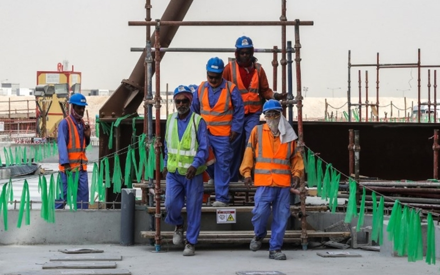 La majorité de la main-d'œuvre du Qatar vient de pays d’Asie du Sud comme l’Inde et le Népal (AFP)