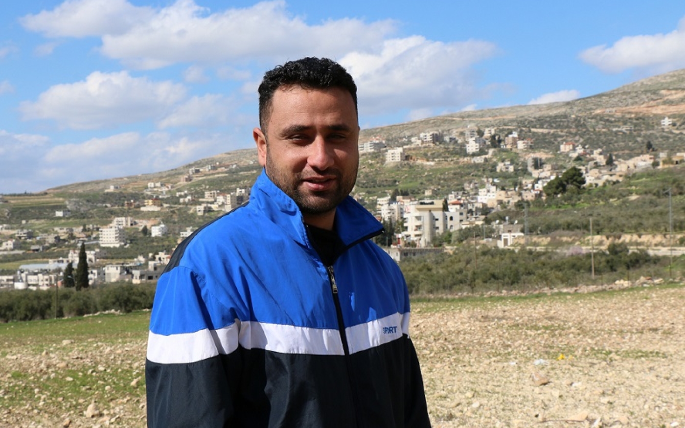 Pour Ghassan Najjar, la nouvelle route est « un autre exemple de vol de terres palestiniennes par Israël au bénéfice des colons » (MEE/Akram al-Waara)