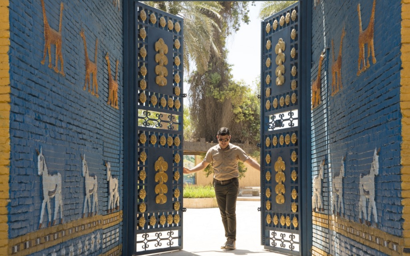 La porte d’Ishtar garde l’une des huit entrées de la capitale antique de Babylone érigée par les Mésopotamiens il y a plus de 4 000 ans (AFP/Hussein Faleh)