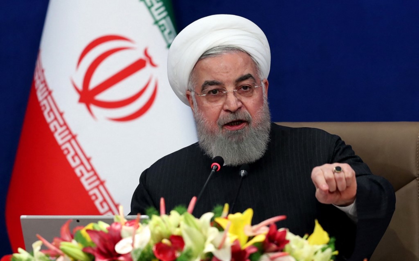 « Nous demandons à Dieu une longue vie et davantage de succès pour le guide suprême, mais plus le temps passe, plus il est possible que vienne le jour où les membres de l’assemblée devront entrer dans la phase du débat sur l’élection [du dirigeant] », a déclaré Hassan Rohani en évoquant sans le dire la mort d'Ali Khamenei (AFP)
