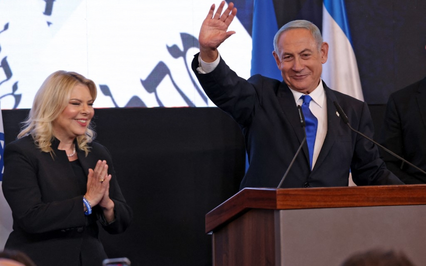 Malgré son procès pour corruption, Netanyahou et ses alliés des partis ultra-orthodoxes et de la liste d’extrême droite remportent 64 mandats sur les 120 de la Knesset (Parlement), soit trois de plus que le seuil de la majorité (AFP/Menahem Kahana