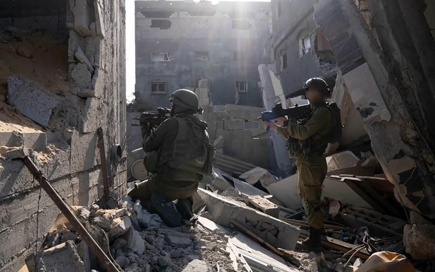  Cette photo publiée par l’armée israélienne le 5 novembre 2023 montre les troupes israéliennes prenant position à l’intérieur de la bande de Gaza (AFP)