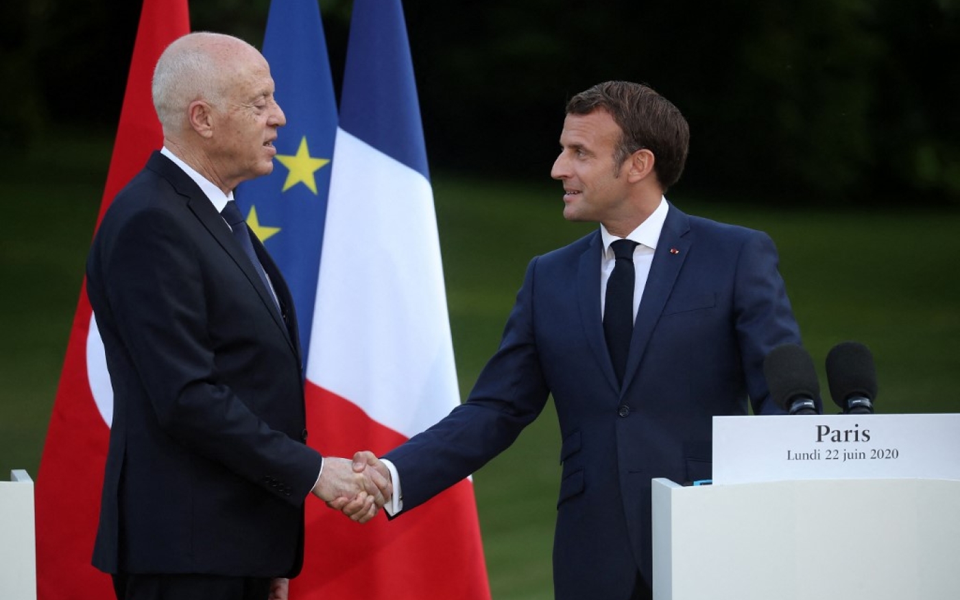 Emmanuel Macron et Kais Saied en conférence de presse à Paris, le 22 juin 2020 (AFP/Christophe Petit Tesson)