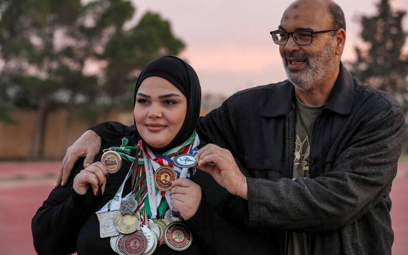 Pour son père, ancien joueur de volley-ball et capitaine de l’équipe nationale libyenne en 1982, la carrière sportive de sa fille semblait toute tracée dès le plus jeune âge (AFP/Mahmud Turkia)
