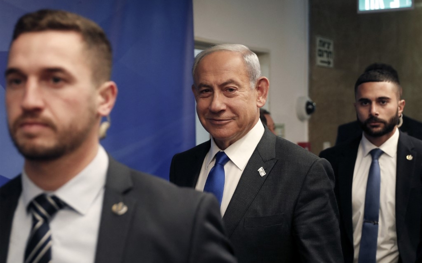 Le Premier ministre israélien Benyamin Netanyahou (centre) arrive pour la réunion hebdomadaire du gouvernement à Jérusalem le 3 janvier 2023 (AFP)