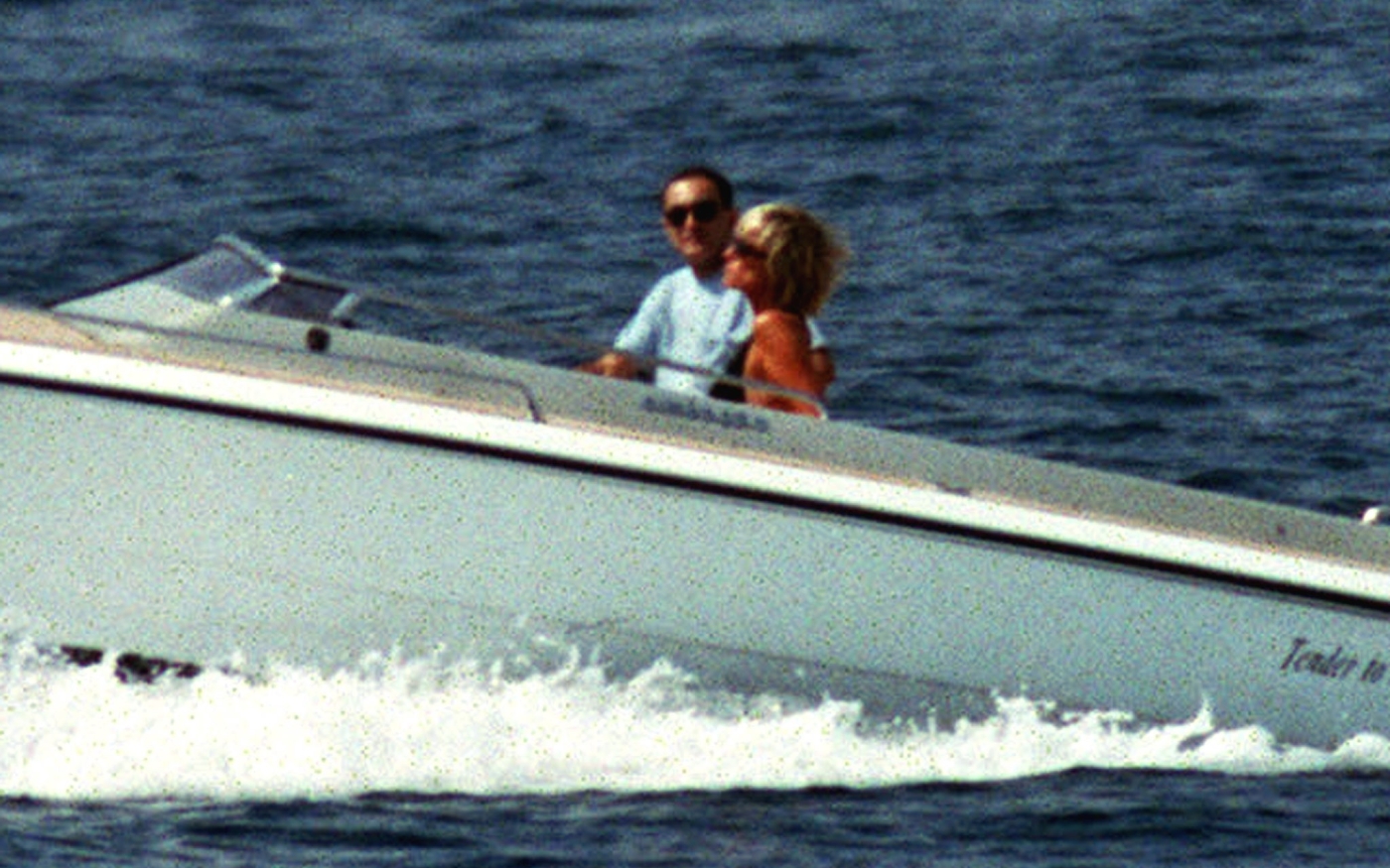 Diana, princesse de Galles, et l’homme d’affaires égyptien Dodi al-Fayed au large de Saint-Tropez, en France, le 22 août 1997 (Reuters)