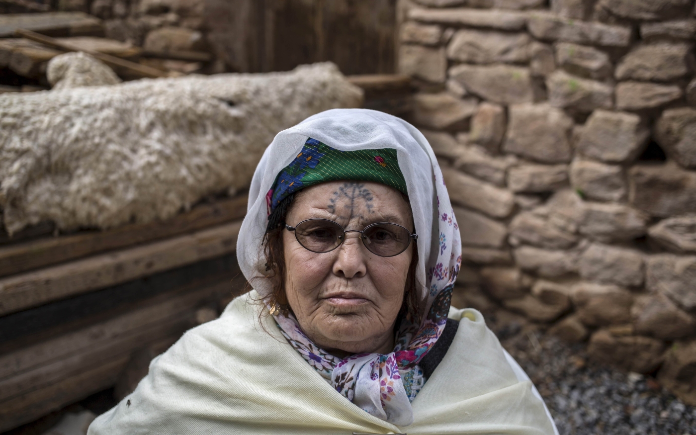 Les tatouages sont considérés comme un signe de beauté et de féminité chez les Amazighes (Reuters)
