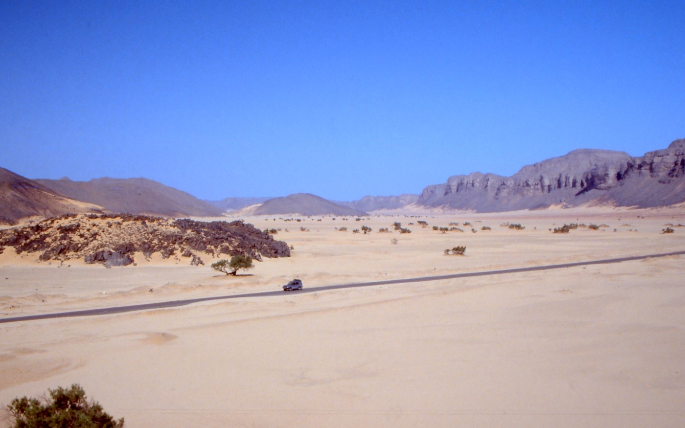 La transsaharienne de 4 500 km de long est entourée par le désert (Wikimedia Commons)