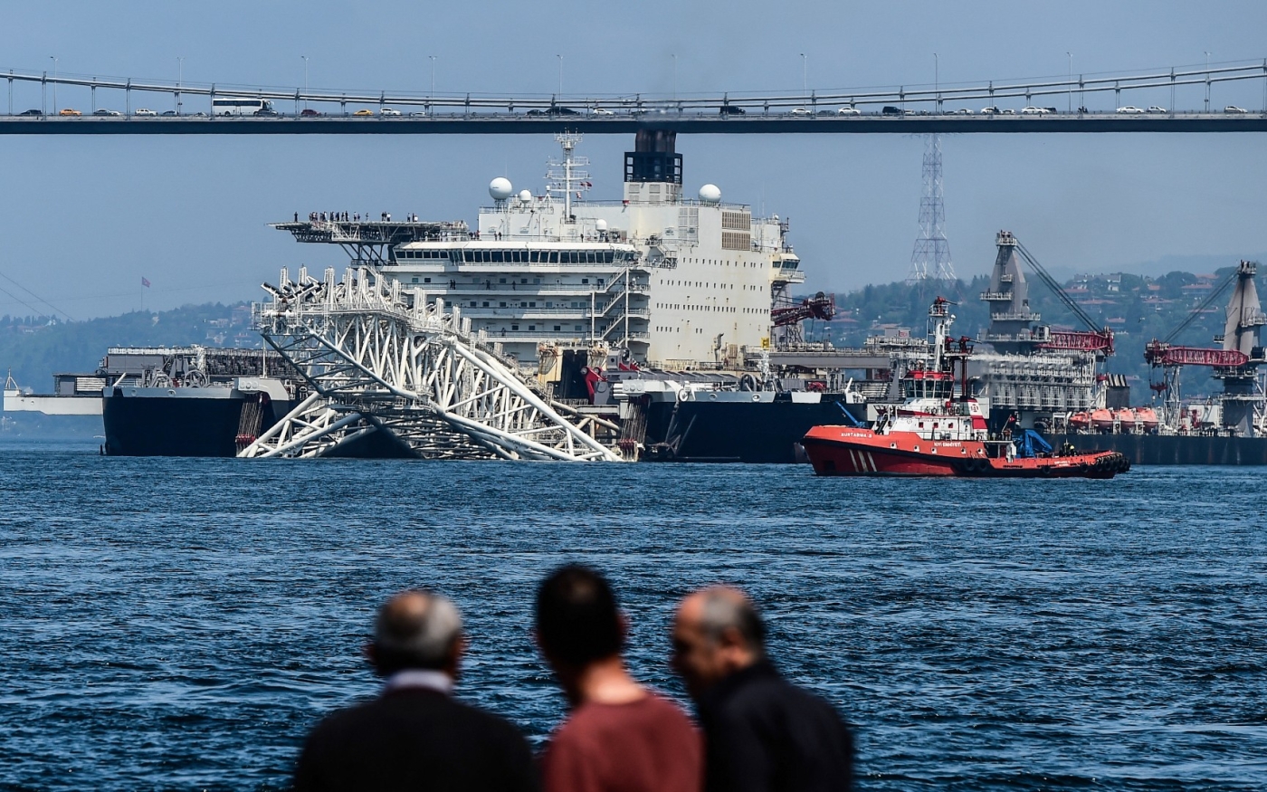 Un navire traverse le Bosphore après l’achèvement de la ligne 1 du gazoduc TurkStream de Gazprom reliant la Russie à la Turquie via la mer Noire, le 2 mai 2018 à Istanbul (AFP)