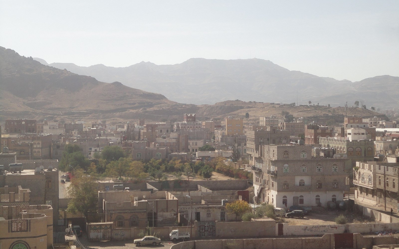 Jabal an-Nabi Shu’ayb, la plus haute montagne du Yémen et de la péninsule Arabique, peut être vue en arrière-plan (Wikimedia Commons)