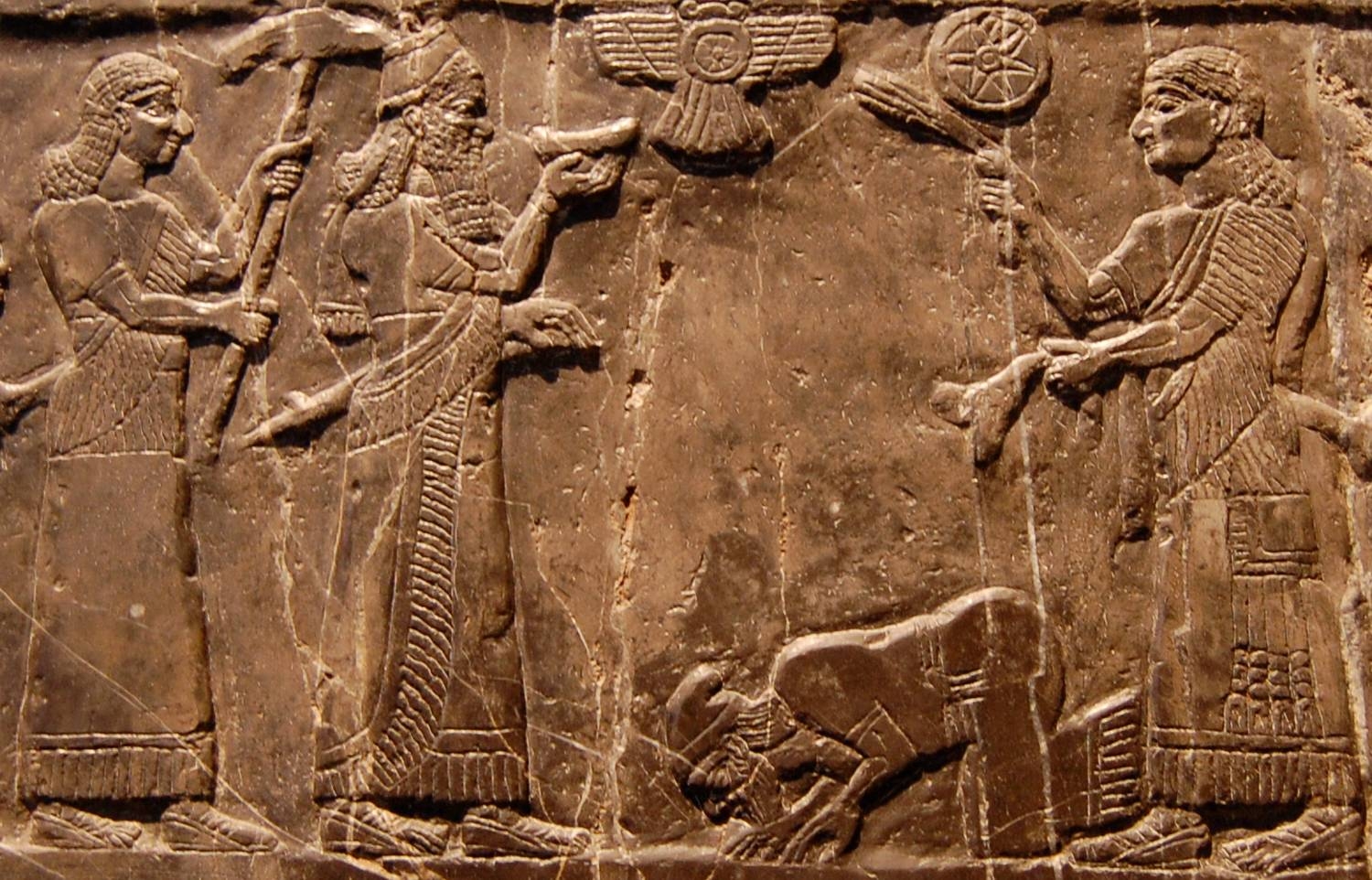 Bas-relief représentant une chasse au lion à l’époque assyrienne, exposé au British Museum, à Londres (MEE/Shafik Mandhai)
