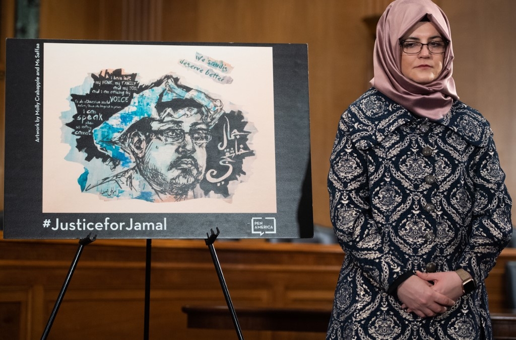 Hatice Cengiz assiste à une conférence de presse pour demander à l’administration Trump de divulguer les détails du meurtre de Jamal Khashoggi, à Washington DC, le 3 mars 2020 (AFP)