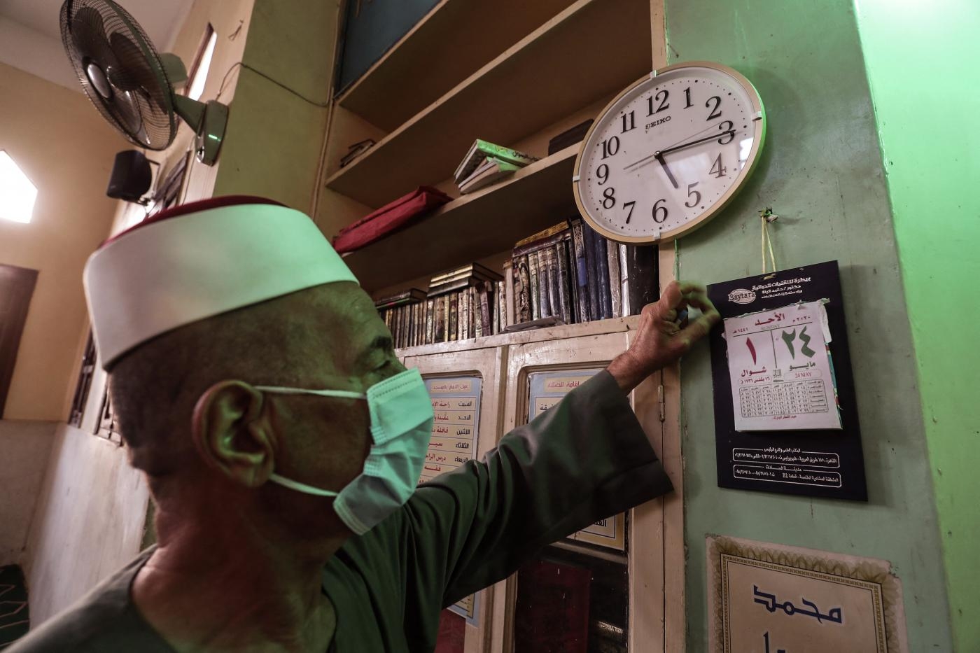 Les livres contenus dans les bibliothèques des mosquées seront inspectés et beaucoup seront retirés dans les semaines à venir (AFP)