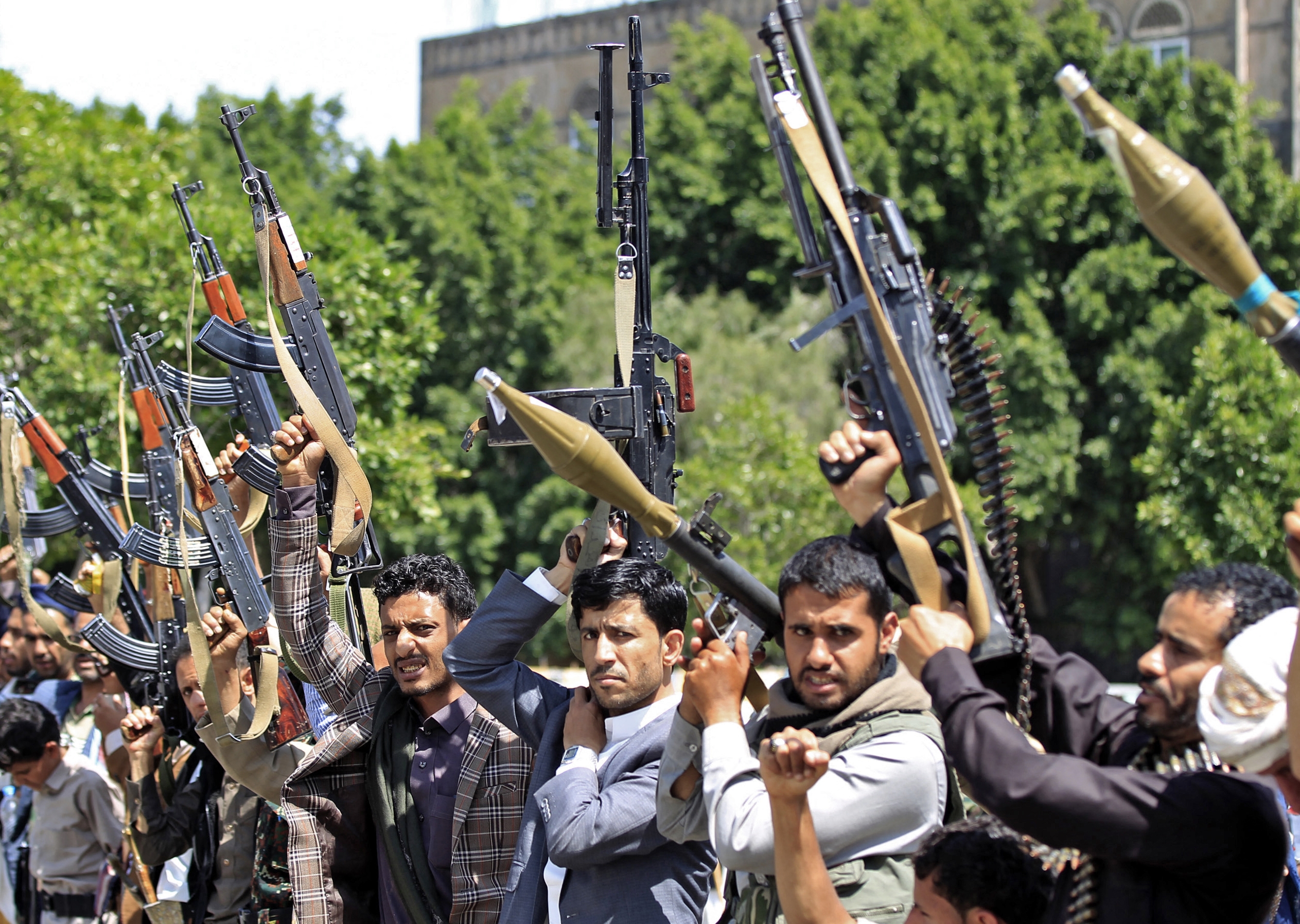 Yemeni gunmen loyal to the Houthi movement 