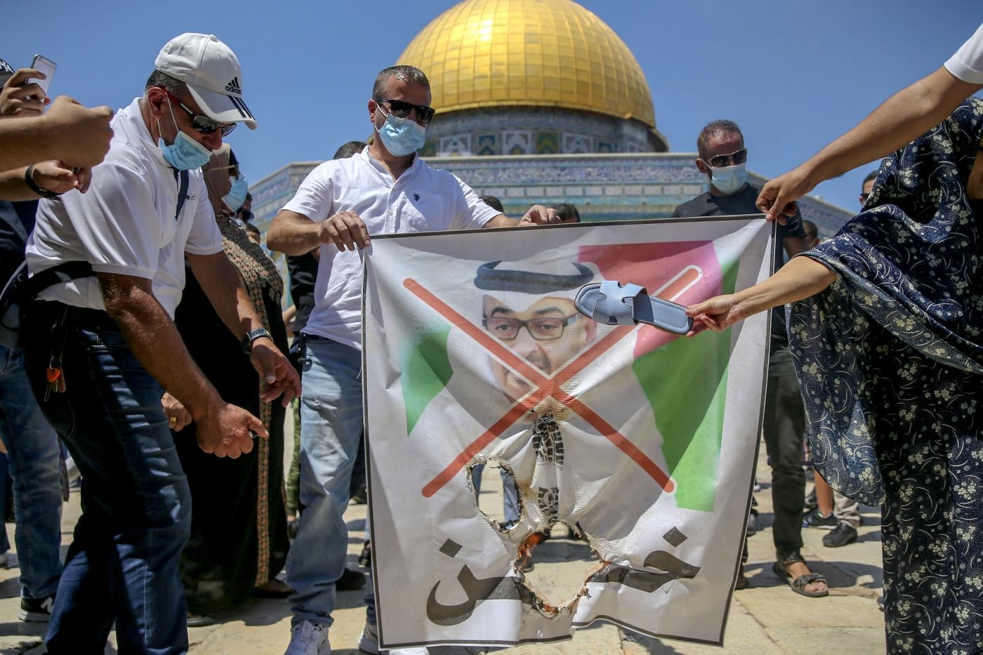 Des manifestations éclatent sur le complexe de la mosquée al-Aqsa contre l’accord négocié par les Américains entre Israël et les Émirats arabes unis pour normaliser leurs relations (AFP)