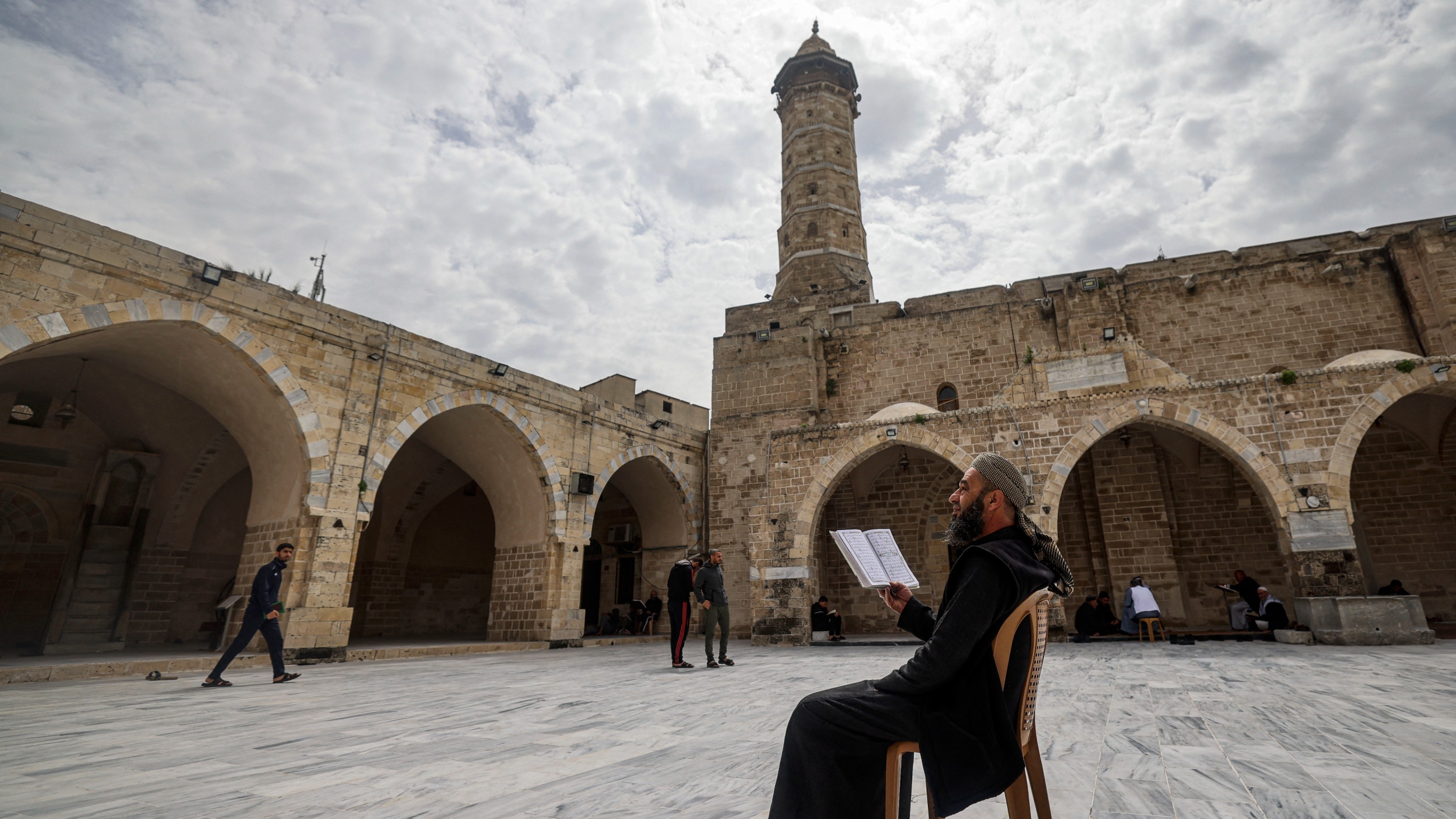 La mosquée al-Omari porterait le nom du deuxième calife de l’islam, Omar ibn al-Khattab (AFP)