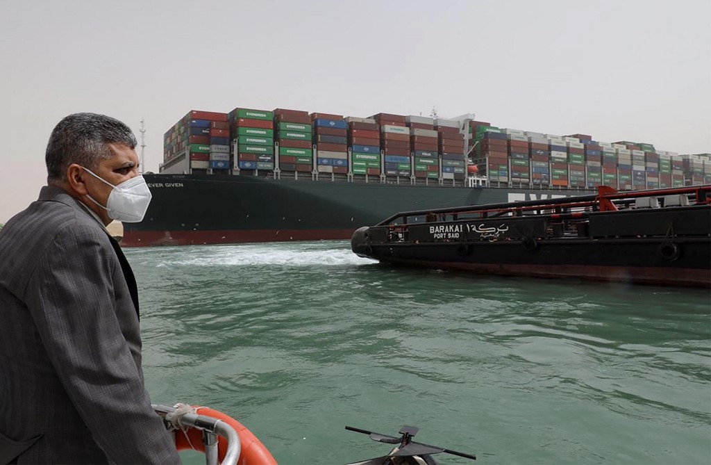 An Egyptian official checking the operation trying to free Taiwan-owned cargo MV Ever Given