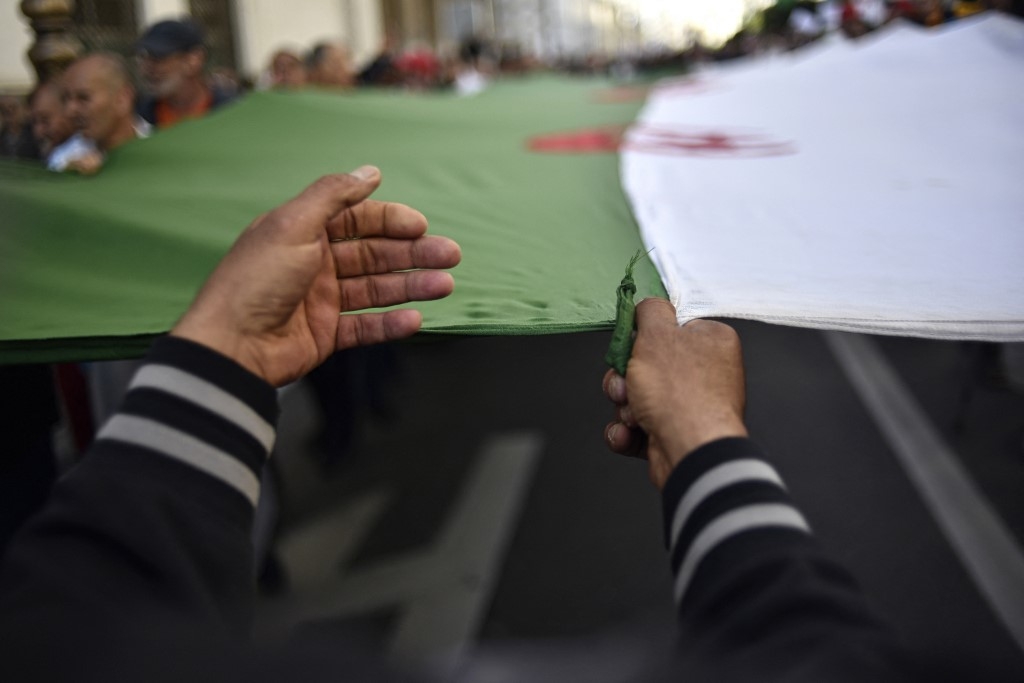 Lors d’une manifestation du hirak à Alger-centre, le 23 avril 2021 (AFP)