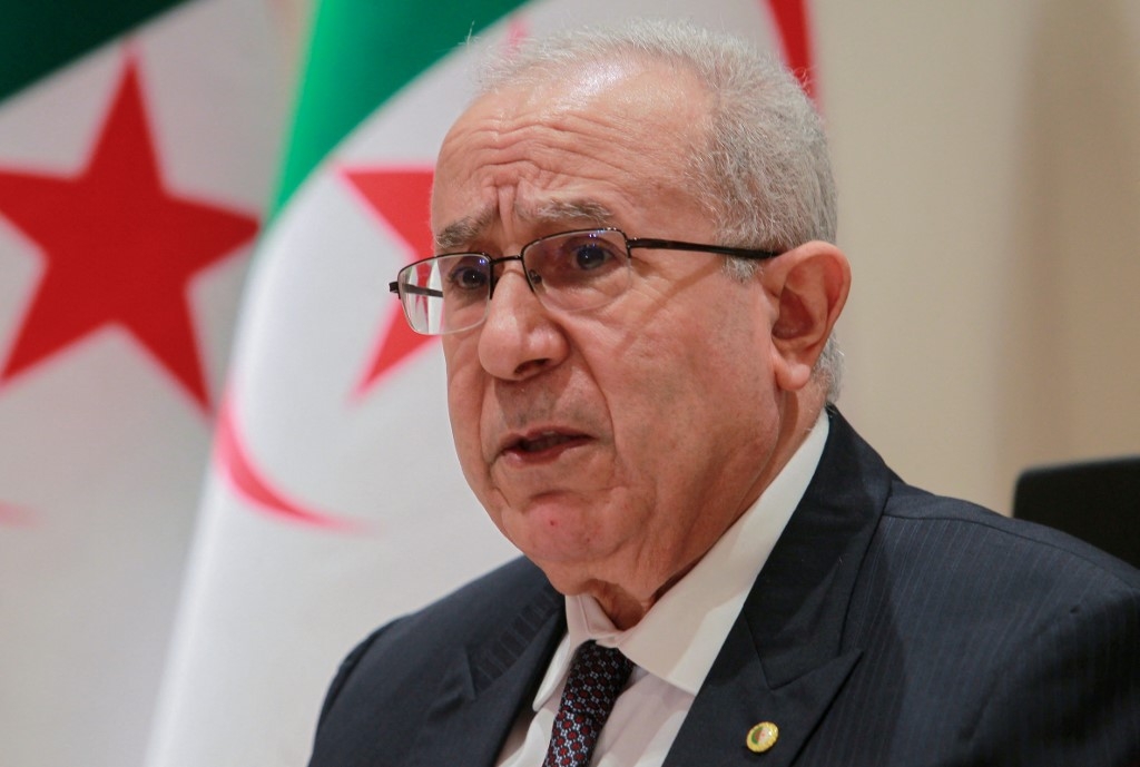 La récente nomination au poste de ministre des Affaires étrangères de Lamamra s’inscrit dans la volonté de reprise en main de la question libyenne (AFP)