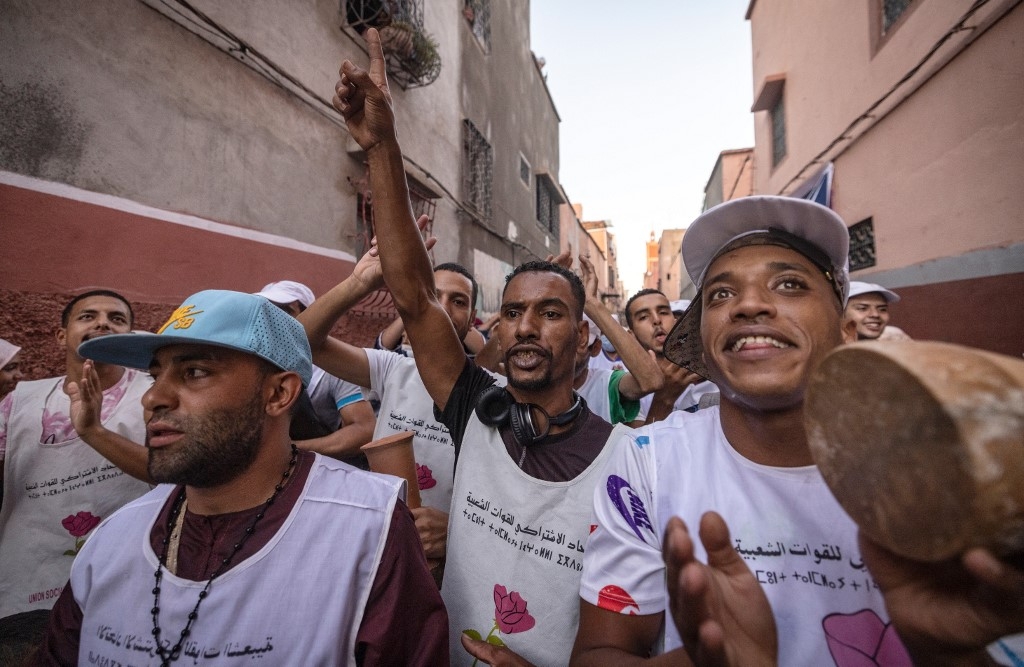 Des partisans du parti de l’Union socialiste des forces populaires (USFP) acclament leur candidat dans la ville de Marrakech, 3 septembre 2021 (AFP/Fadel Senna)