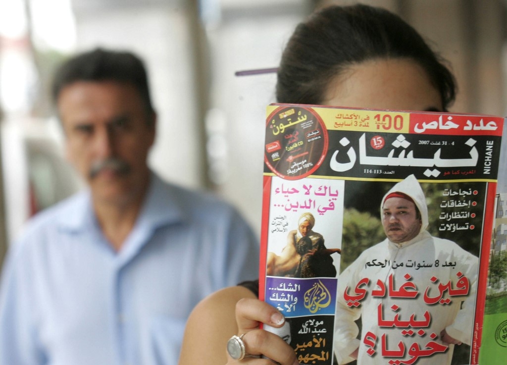 En 2005, les autorités empêchent la publication dans Tel Quel et Nichane (en photo) d’un sondage sur le bilan des dix ans de règne de Mohammed VI en saisissant les 100 000 exemplaires imprimés (AFP)