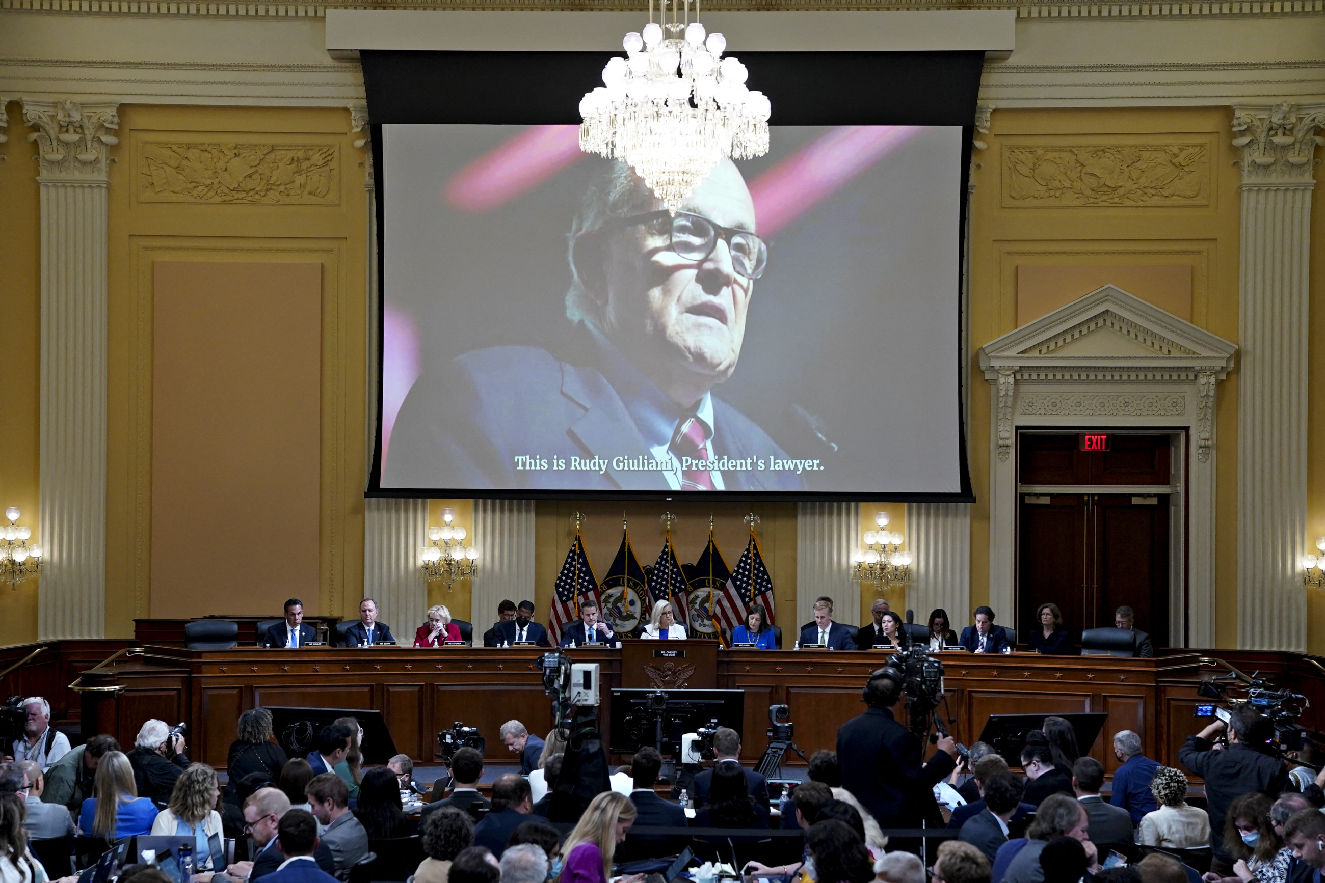 La photo de Rudy Giuliani, ex-avocat de Donald Trump, projetée lors d’une audition de la Commission d’enquête sur l’attaque du 6 janvier contre le Capitole américain à Washington D.C., le 21 juillet 2022 (AFP)
