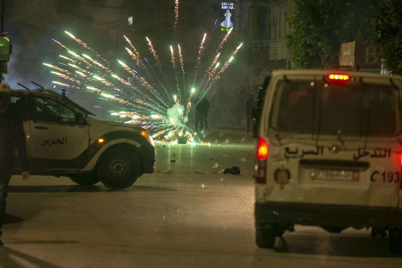 Les heurts les plus sérieux se sont produits aux abords de Sousse, où la police a tiré des grenades lacrymogènes (Facebook//AlarabyTelevision)