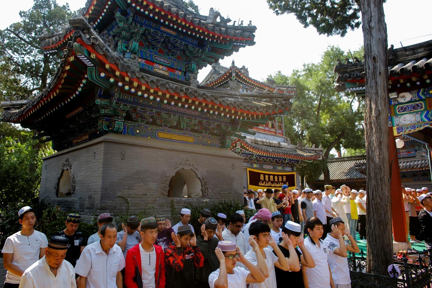 À l’occasion des célébrations de l’Aïd al-Fitr, des musulmans prient à la mosquée historique de Niujie à Beijing, en Chine (Reuters)