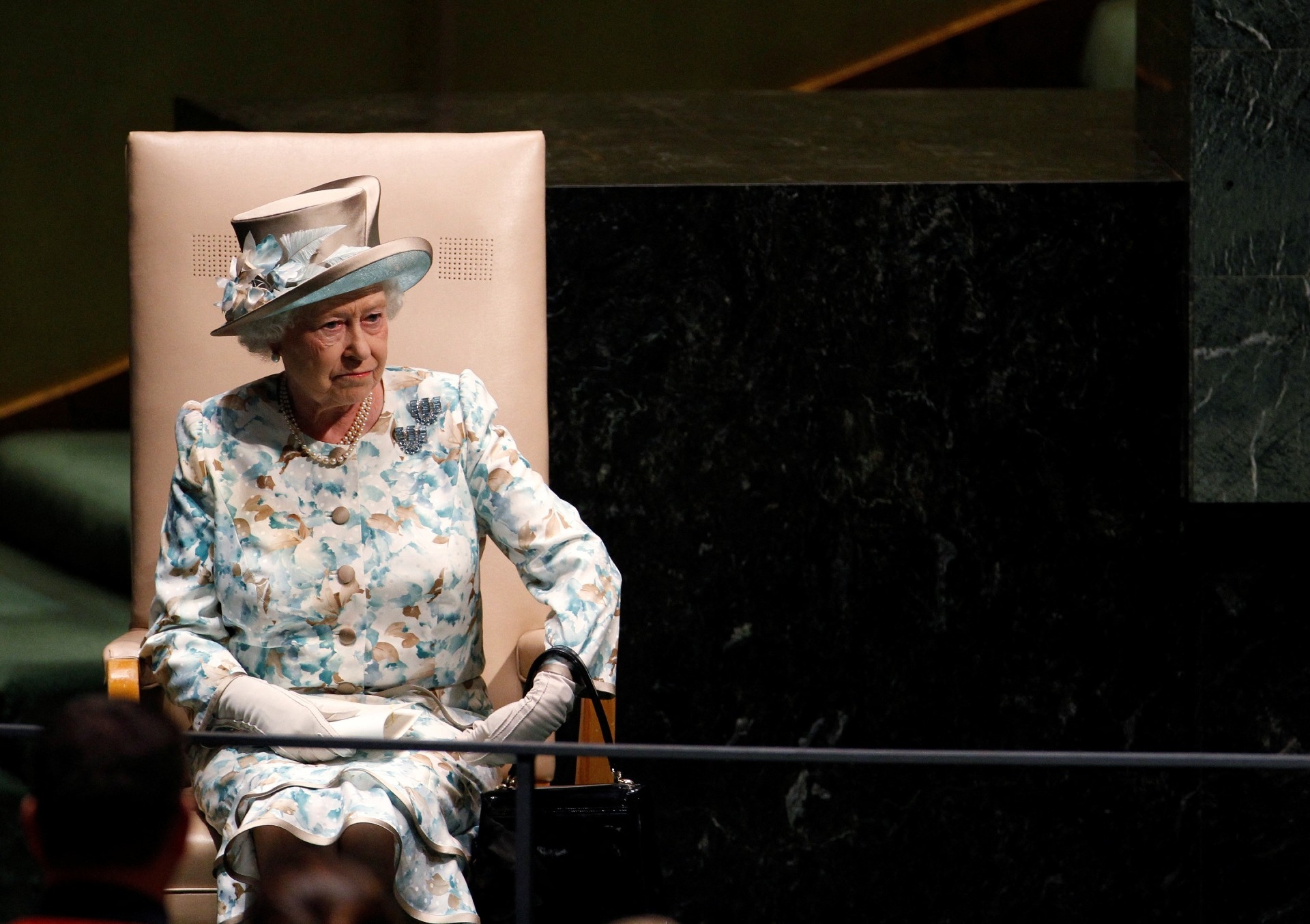 La reine Elizabeth attend de s’adresser à l’Assemblée générale des Nations Unies à New York en juillet 2010 (Reuters)