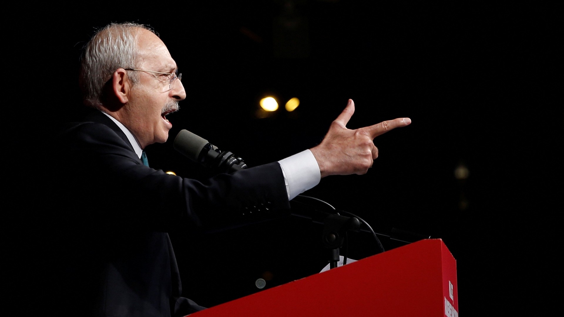 Kemal Kilicdaroglu, chairman of the Republican People's Party (CHP), speaks to a crowd (Reuters/file photo)