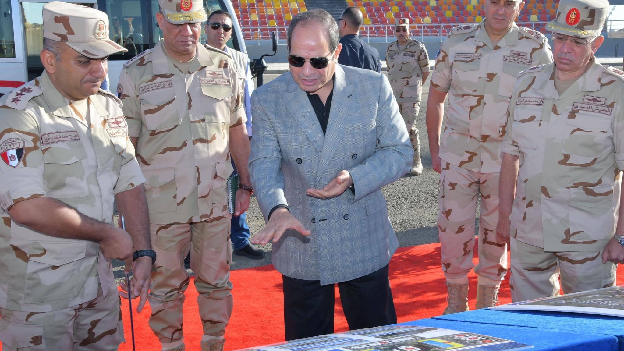Le président Abdel Fattah al-Sissi inspecte l’Académie militaire égyptienne dans la nouvelle capitale administrative du pays, le 4 mai 2023 (Reuters)