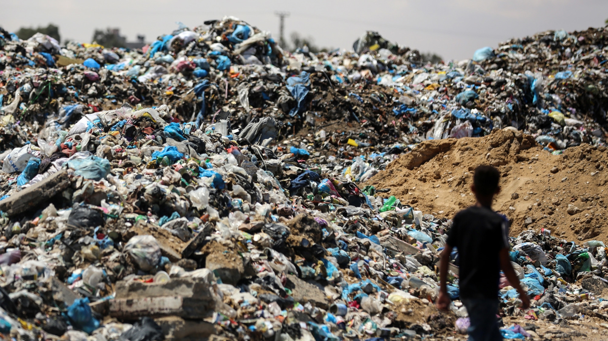 Piles of garbage are accumulating in Khan Yunis, in the southern Gaza Strip on 6 May 2024 (Majdi Fathi/NurPhoto via Reuters)