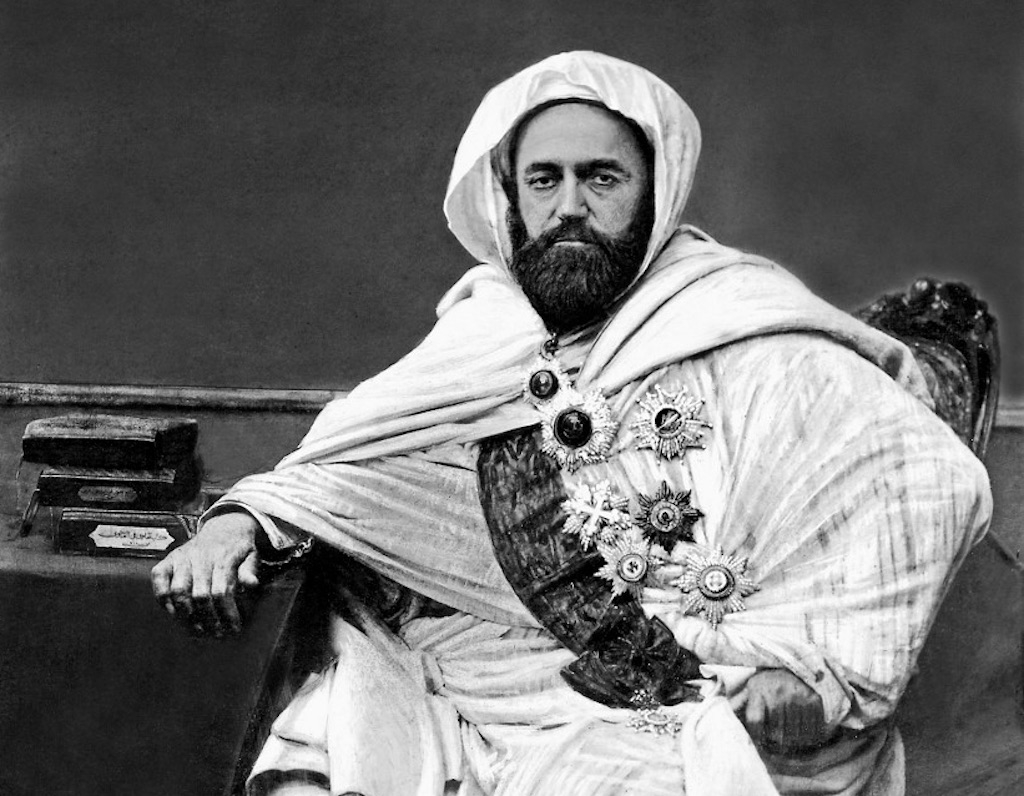 L’émir Abdelkader à Damas, en 1862. Il est décoré par plusieurs nations européennes pour avoir sauvé les Chrétiens des massacres de 1860 à Damas (AFP)