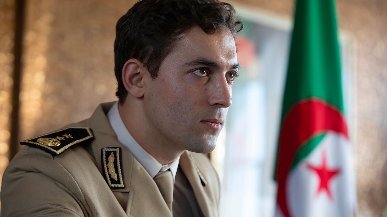 L’acteur franco-algérien Dali Benssalah incarne un officier des services secrets algériens (capture d’écran)