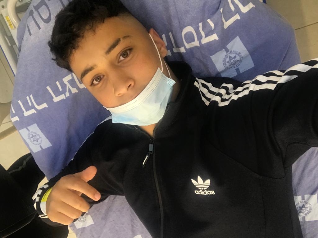 Akram Obaid, 16 ans, souffre d’un léger traumatisme crânien après avoir été frappé par des officiers des renseignements israéliens (photo fournie)