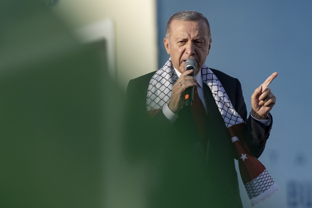 Turkish President Erdogan speaks at a rally organised in solidarity with the Palestinians in Gaza, in Istanbul on 28 October (AFP)