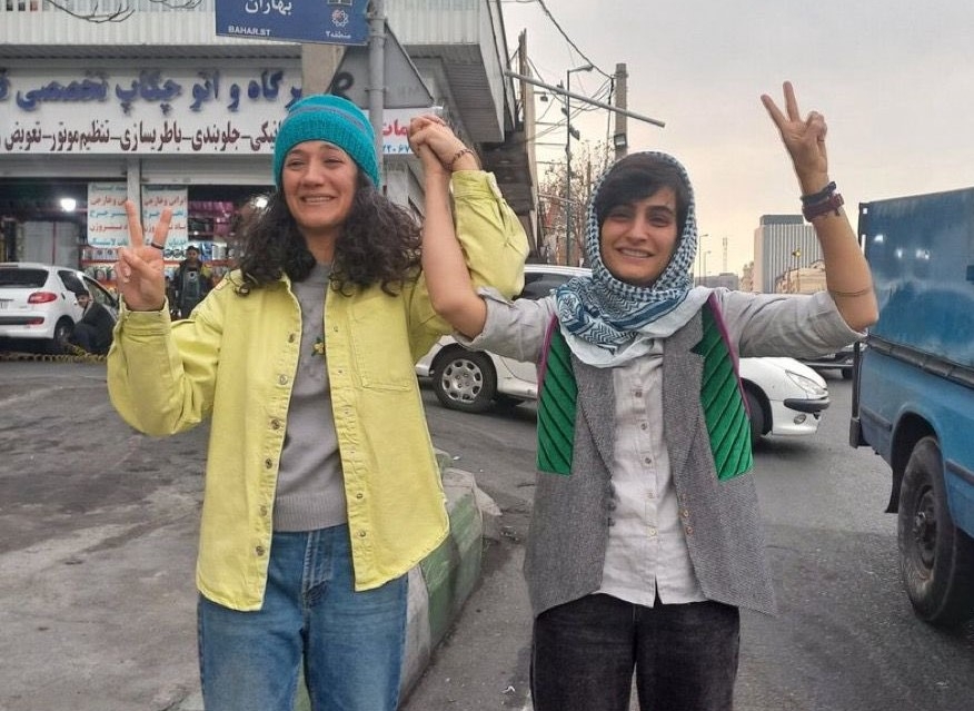 A photo showing Niloofar Hamedi and Elaheh Mohammadi shortly after their release from prison which later prompted new charges over inappropriate hijab (X)