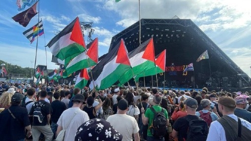 Festival-goers held up Palestinian flags during the Glastonbury festival, one of the world’s largest music festivals, in Somerset, UK (Screengrab/ X)