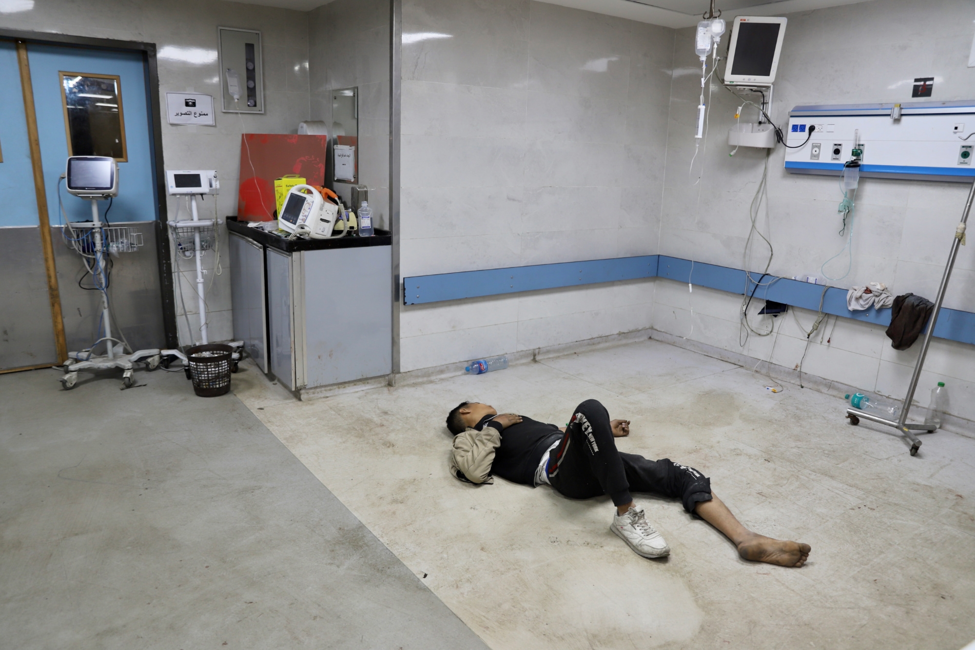 Palestinian wounded by Israeli gunfire receives treatment at Gaza City's al-Shifa hospital on 15 March 2024 (MEE/Mohammed al-Hajjar)