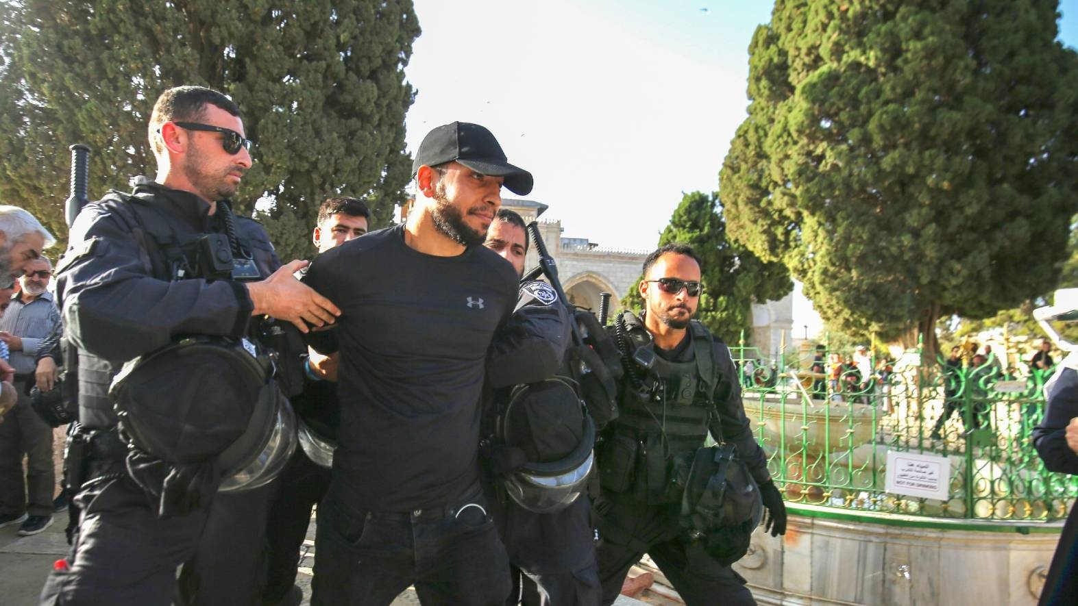 Israeli forces arrested a Palestinian inside the Al-Aqsa compound as setters stormed the site during the Jewish New Year, 26 September 2022 (Wafa)