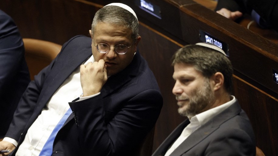 Itamar Ben Gvir (L) and Bezalel Smotrich attend a special session at the Knesset to swear in a new right-wing government, Jerusalem, 29 December 2022 (Amir Cohen/AFP)